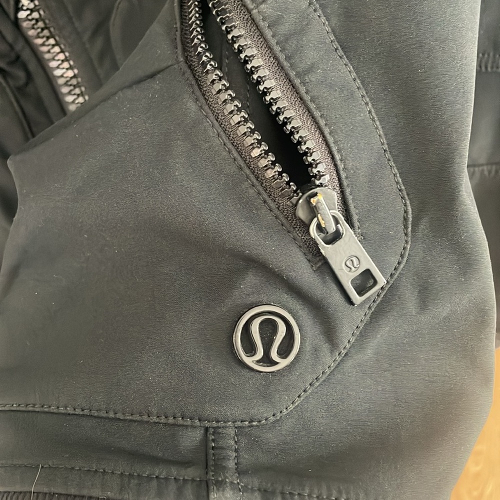 Women's Black Hooded Lululemon Jacket - Picture 4 of 4